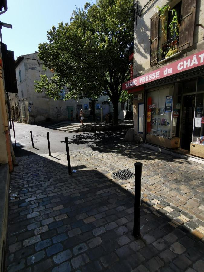 Les Oliviers, Avec Terrasse Apartment Beaucaire  Exterior photo